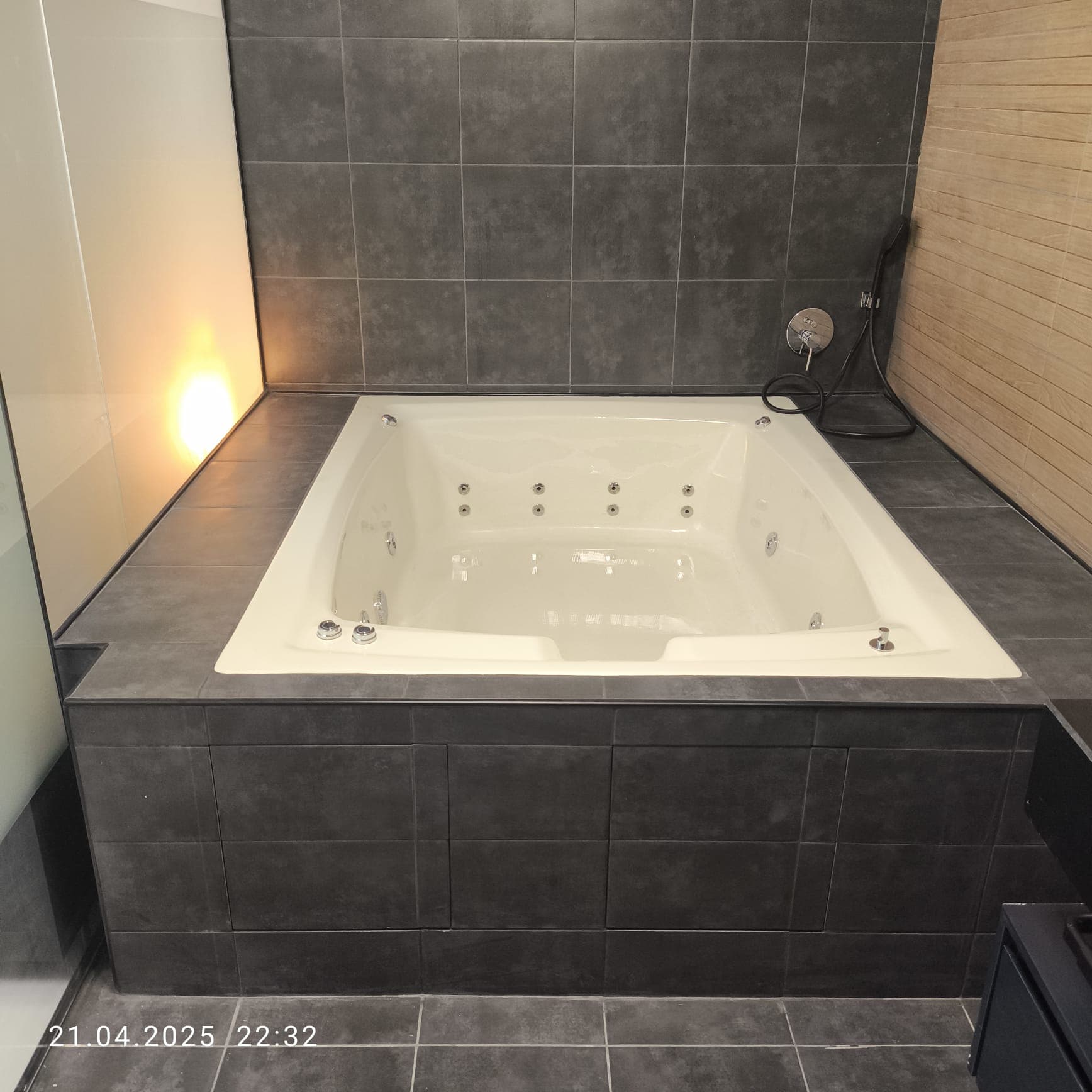 bedb385a-d5b2-4a2f-aff6-5259dfe1e3a7.jpg